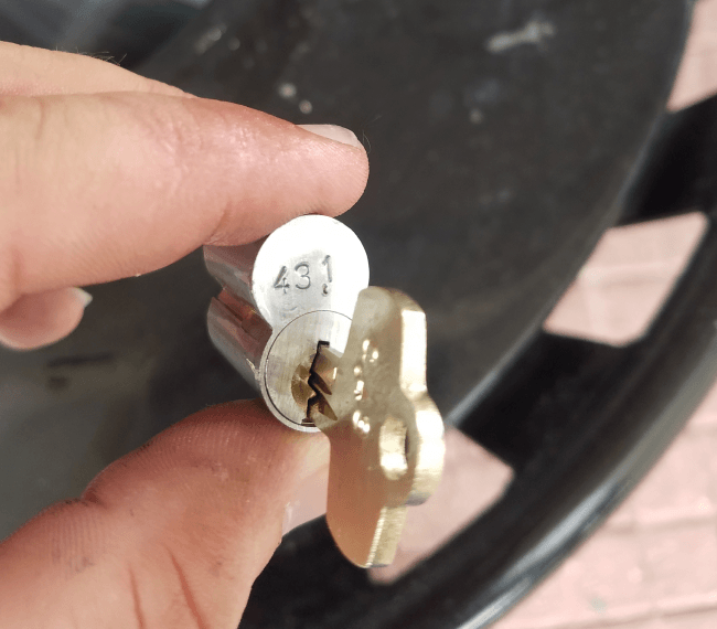 Lock cylinder rekeyed on site by a Dallas emergency locksmith